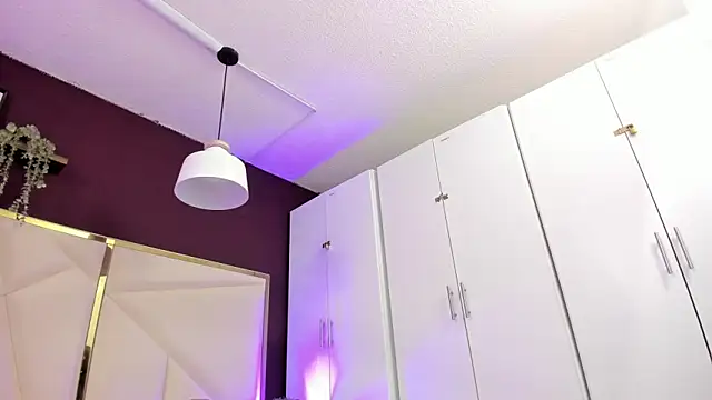 April bowie online show from November 2025 11:13:02 AM