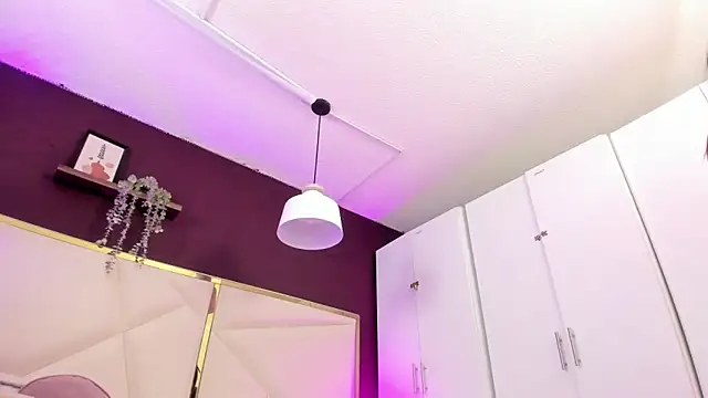 April bowie online show from November 2025 11:32:01 AM