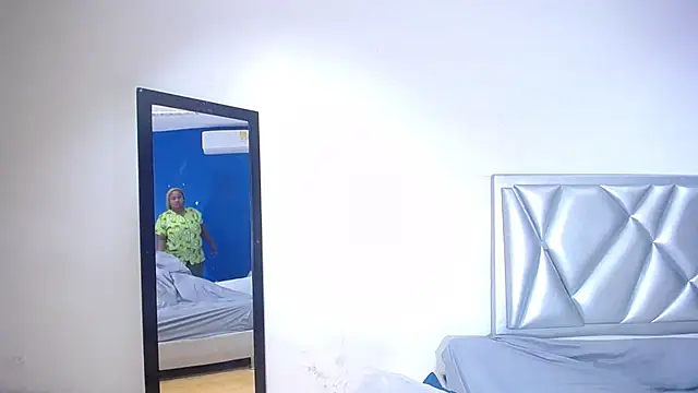 exotic karmella online show from November 2025 08:34:01 PM