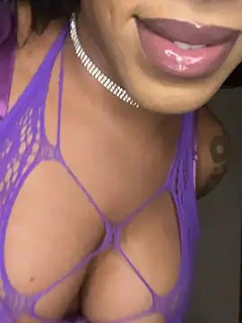 Snapshot of rayemillian chatting on April 2026 05:14:02 AM rayemillian online show from April 2026 05:14:02 AM