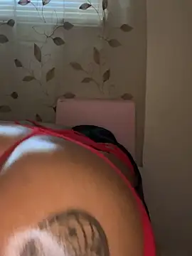 Snapshot of rayemillian chatting on April 2026 09:32:02 PM rayemillian online show from April 2026 09:32:02 PM