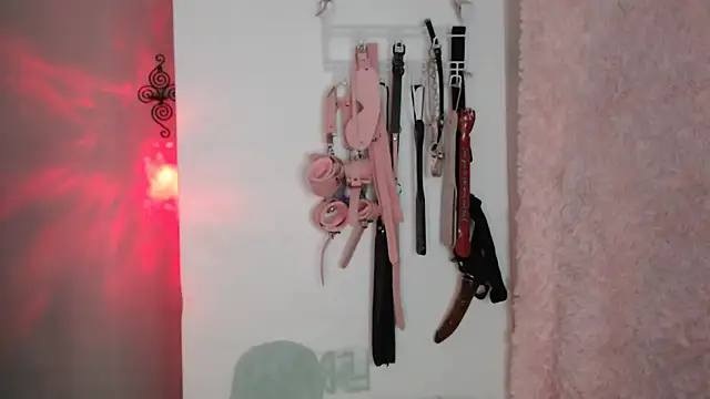 Hellen dumont online show from March 2026 02:00:02 AM