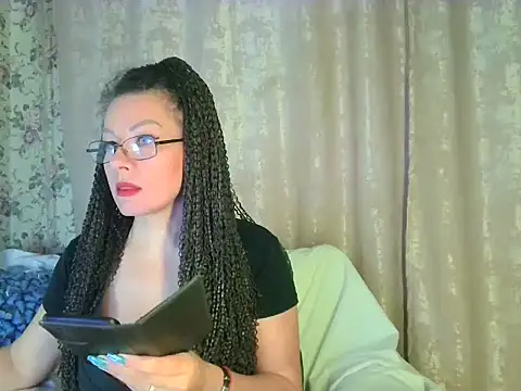 Snapshot of AngellaFly chatting on November 2025 07:52:02 AM AngellaFly online show from November 2025 07:52:02 AM