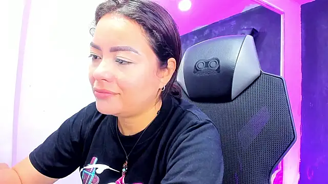 Snapshot of DarlingBDSM_ chatting on November 2025 01:43:01 PM DarlingBDSM online show from November 2025 01:43:01 PM