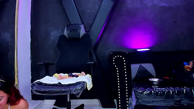 Snapshot of DarlingBDSM_ chatting on November 2025 02:43:01 PM DarlingBDSM online show from November 2025 02:43:01 PM