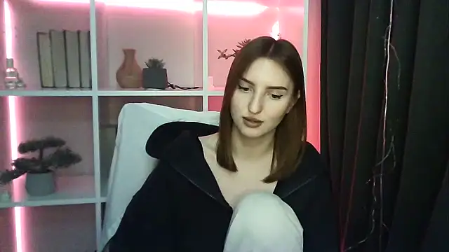 X Alisa online show from February 2025 07:27:02 PM