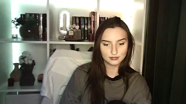 X Alisa online show from April 2026 06:45:02 PM