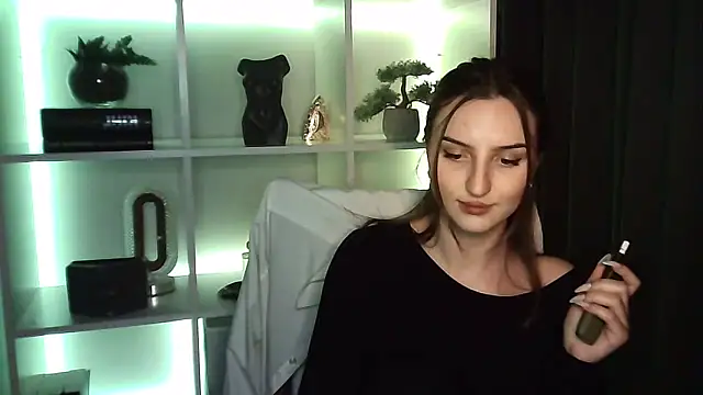 Snapshot of X_Alisa chatting on May 2026 05:27:02 PM X Alisa online show from May 2026 05:27:02 PM