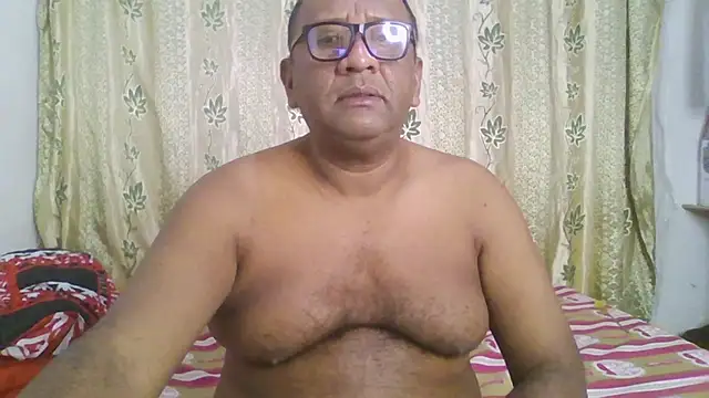 Snapshot of Beargryzzly chatting on December 2024 02:36:02 AM Beargryzzly online show from December 2024 02:36:02 AM