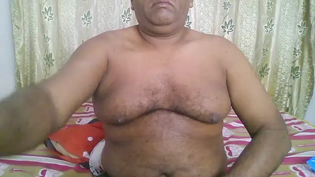 Snapshot of Beargryzzly chatting on December 2024 07:21:01 PM Beargryzzly online show from December 2024 07:21:01 PM