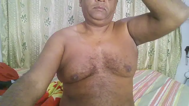 Snapshot of Beargryzzly chatting on January 2025 02:31:01 PM Beargryzzly online show from January 2025 02:31:01 PM