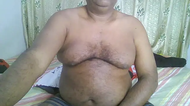 Snapshot of Beargryzzly chatting on January 2025 03:26:02 AM Beargryzzly online show from January 2025 03:26:02 AM