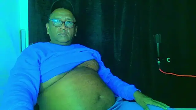 Snapshot of Beargryzzly chatting on November 2025 09:19:01 PM Beargryzzly online show from November 2025 09:19:01 PM