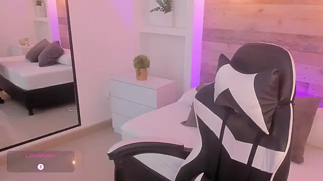 Snapshot of candy_summer28 chatting on February 2026 07:33:01 PM candy summer28 online show from February 2026 07:33:01 PM