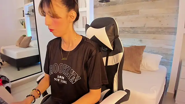 Snapshot of candy_summer28 chatting on December 2025 07:25:02 PM candy summer28 online show from December 2025 07:25:02 PM