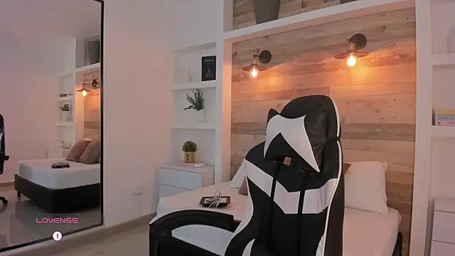 Snapshot of candy_summer28 chatting on January 2026 07:28:02 PM candy summer28 online show from January 2026 07:28:02 PM