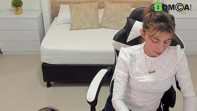 candy summer28 online show from September 2025 07:20:02 PM