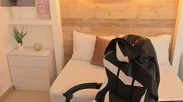 candy summer28 online show from December 2025 07:15:02 PM