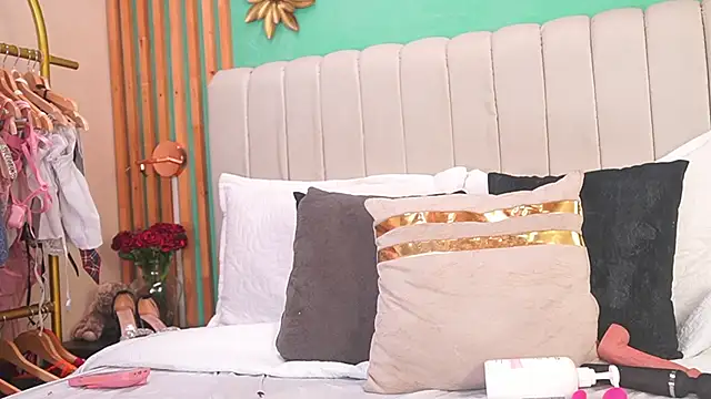 katlyn martins online show from November 2025 06:13:02 PM