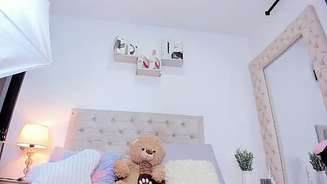 lorennahernandez01 online show from December 2025 11:35:01 AM