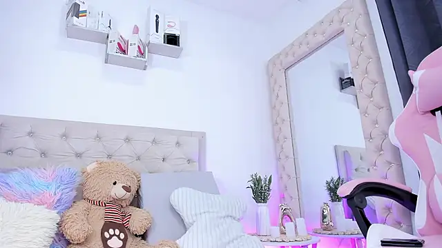 lorennahernandez01 online show from March 2026 11:36:02 AM