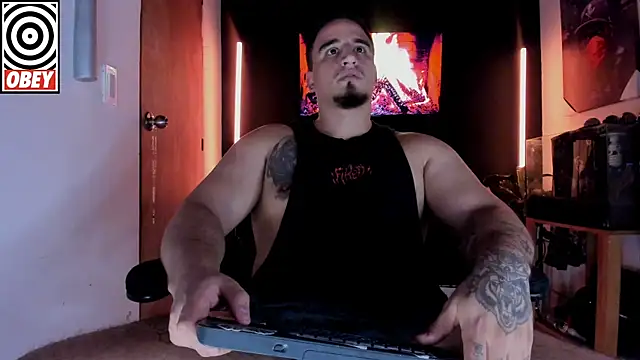 kingbear777 online show from December 2025 01:22:01 AM