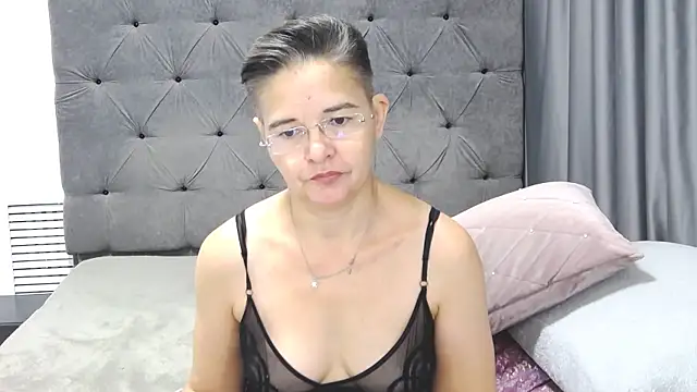 StaceyDarling online show from November 2025 07:01:02 AM