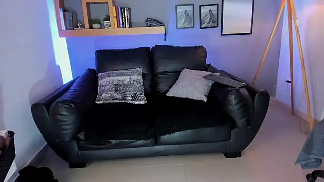 helenaduque  online show from March 2026 12:05:01 PM