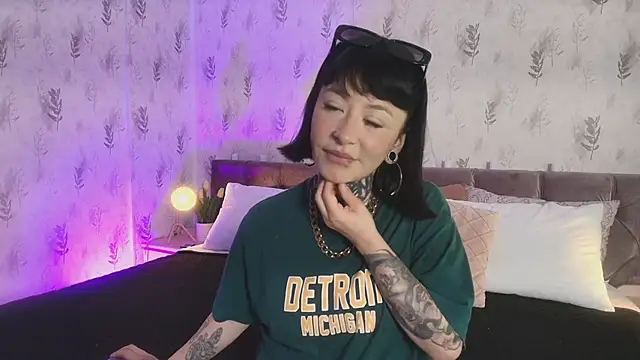 Snapshot of Scolw chatting on November 2025 08:45:02 PM Scolw online show from November 2025 08:45:02 PM