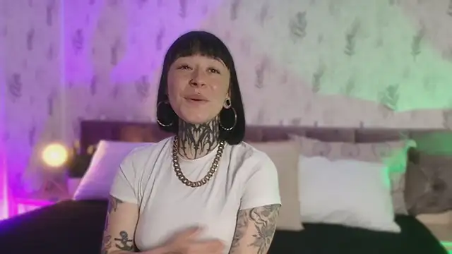 Snapshot of Scolw chatting on October 2025 08:10:01 PM Scolw online show from October 2025 08:10:01 PM