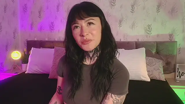 Snapshot of Scolw chatting on October 2025 07:56:02 PM Scolw online show from October 2025 07:56:02 PM