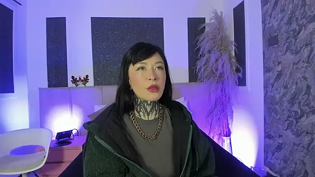 Snapshot of Scolw chatting on December 2025 12:04:02 PM Scolw online show from December 2025 12:04:02 PM