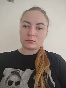 Snapshot of ElenaMaeer chatting on June 2026 10:42:02 AM ElenaMaeer online show from June 2026 10:42:02 AM