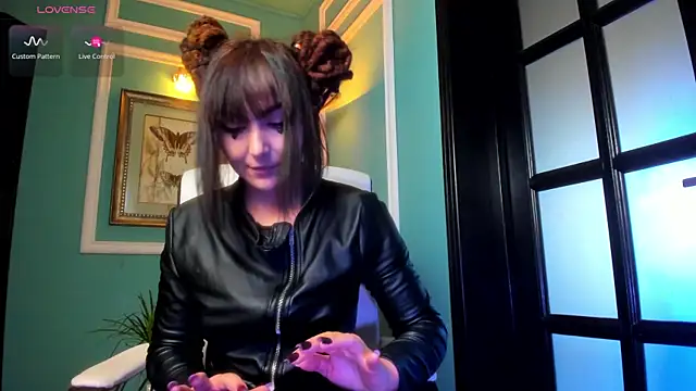 Snapshot of 1Munique chatting on October 2025 11:22:02 AM 1Munique online show from October 2025 11:22:02 AM