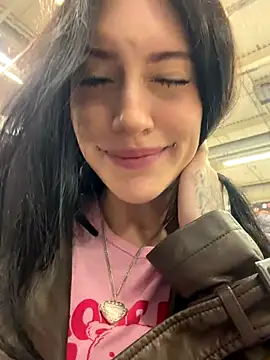 Snapshot of Melissa_crazy chatting on December 2025 04:19:01 PM Melissa crazy online show from December 2025 04:19:01 PM