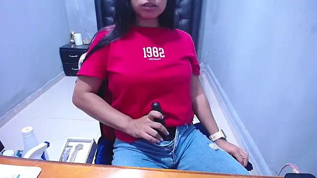 Letty Plugxo online show from March 2026 01:30:02 PM