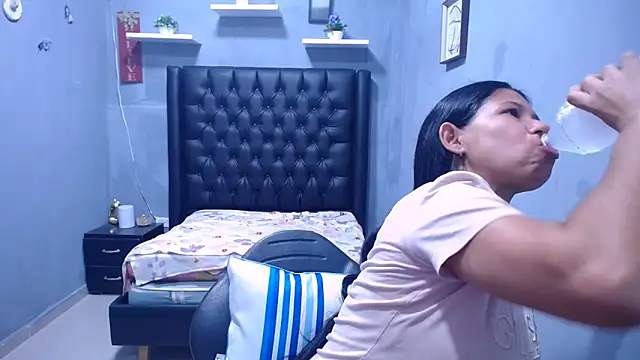 Letty Plugxo online show from March 2026 01:30:01 PM