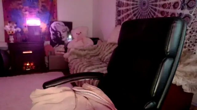 Snapshot of kellywildnnout chatting on October 2025 03:57:02 PM kellywildnnout online show from October 2025 03:57:02 PM