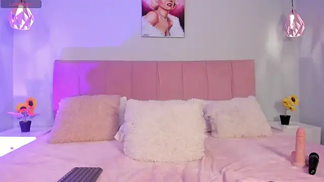 ScarletGV online show from November 2025 05:35:01 PM