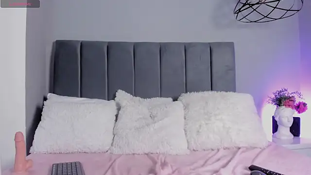 ScarletGV online show from November 2025 10:08:01 AM