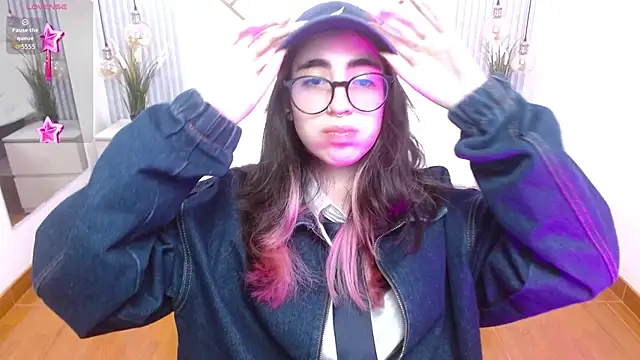 LenaRoses online show from November 2025 01:25:01 PM