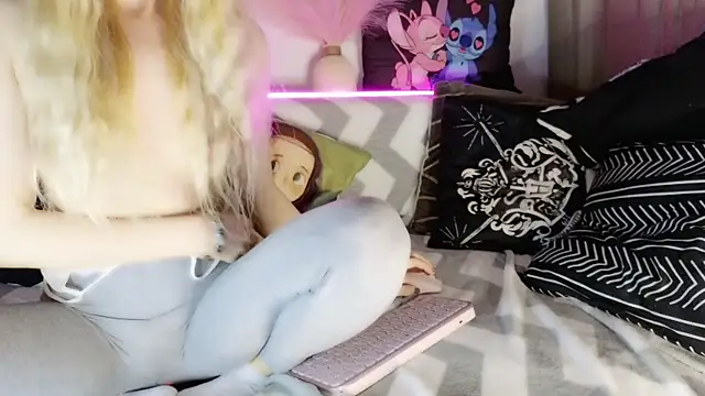 nicollewetpussy online show from February 2025 02:50:02 AM