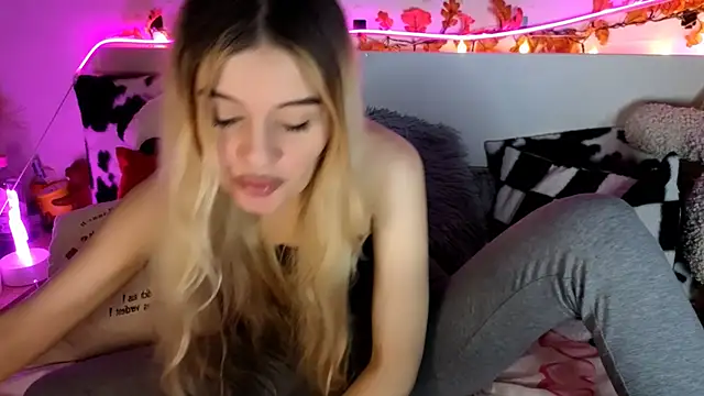 nicollewetpussy online show from May 2026 01:53:01 AM