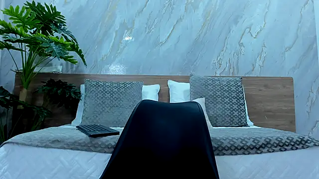 alice greco online show from November 2025 03:40:01 AM