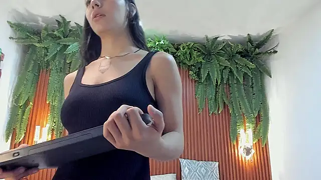 Snapshot of alice_greco chatting on May 2026 12:55:02 PM alice greco online show from May 2026 12:55:02 PM