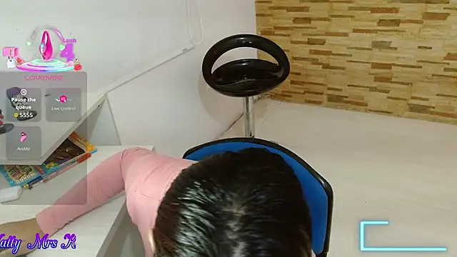 mrskatty online show from October 2025 11:02:02 AM