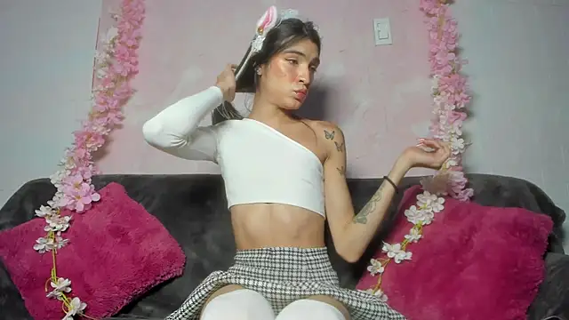 Chaminela 27 online show from November 2025 10:13:02 PM