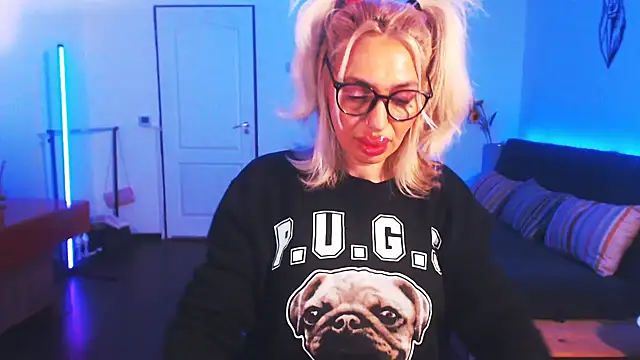 Snapshot of beauty_chl0e chatting on January 2025 09:18:01 PM beauty chl0e online show from January 2025 09:18:01 PM