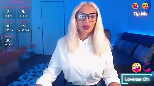 Snapshot of beauty_chl0e chatting on October 2025 08:43:01 PM beauty chl0e online show from October 2025 08:43:01 PM