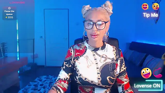 Snapshot of beauty_chl0e chatting on October 2025 07:25:02 PM beauty chl0e online show from October 2025 07:25:02 PM